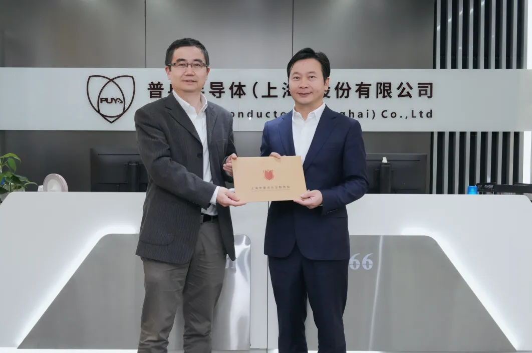 浦东新区领导莅临Z6·尊龙凯时股份调研指导(图1)